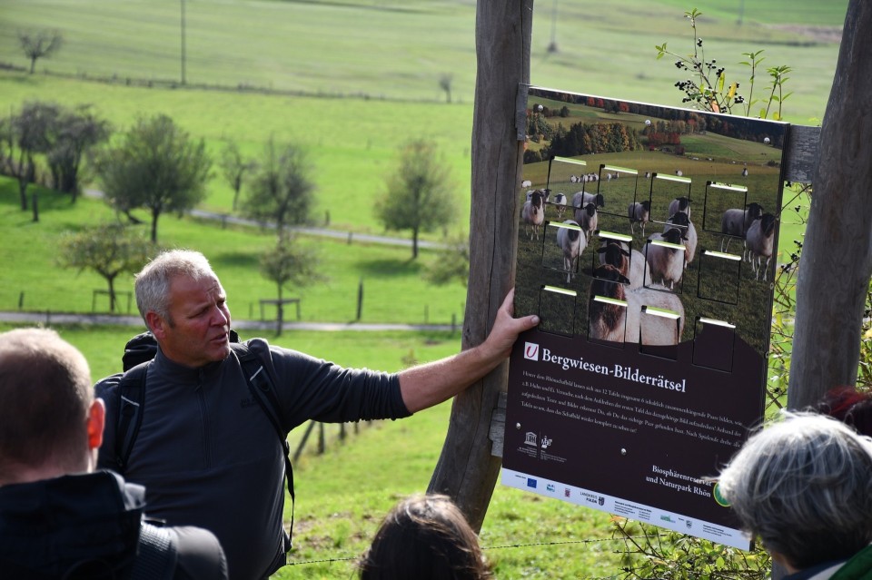 Natur erleben, Neues entdecken: Beliebte F&uuml;hrungen in der Hessischen Rh&ouml;n starten am 3. April: Programm bis Ende Oktober