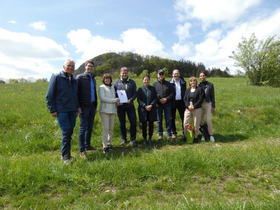 Förderbescheidübergabe zum Wiederaufbau der Milseburghütte